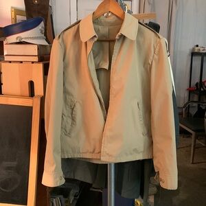 VTG USN Khaki Windbreaker. Edgewear light stain GOOD condition. Serviceable.